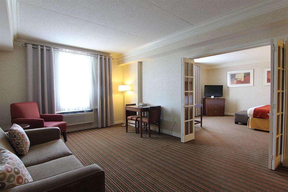 Holiday Inn Express Whitby Oshawa By Ihg מראה חיצוני תמונה