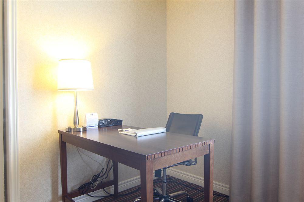 Holiday Inn Express Whitby Oshawa By Ihg מראה חיצוני תמונה