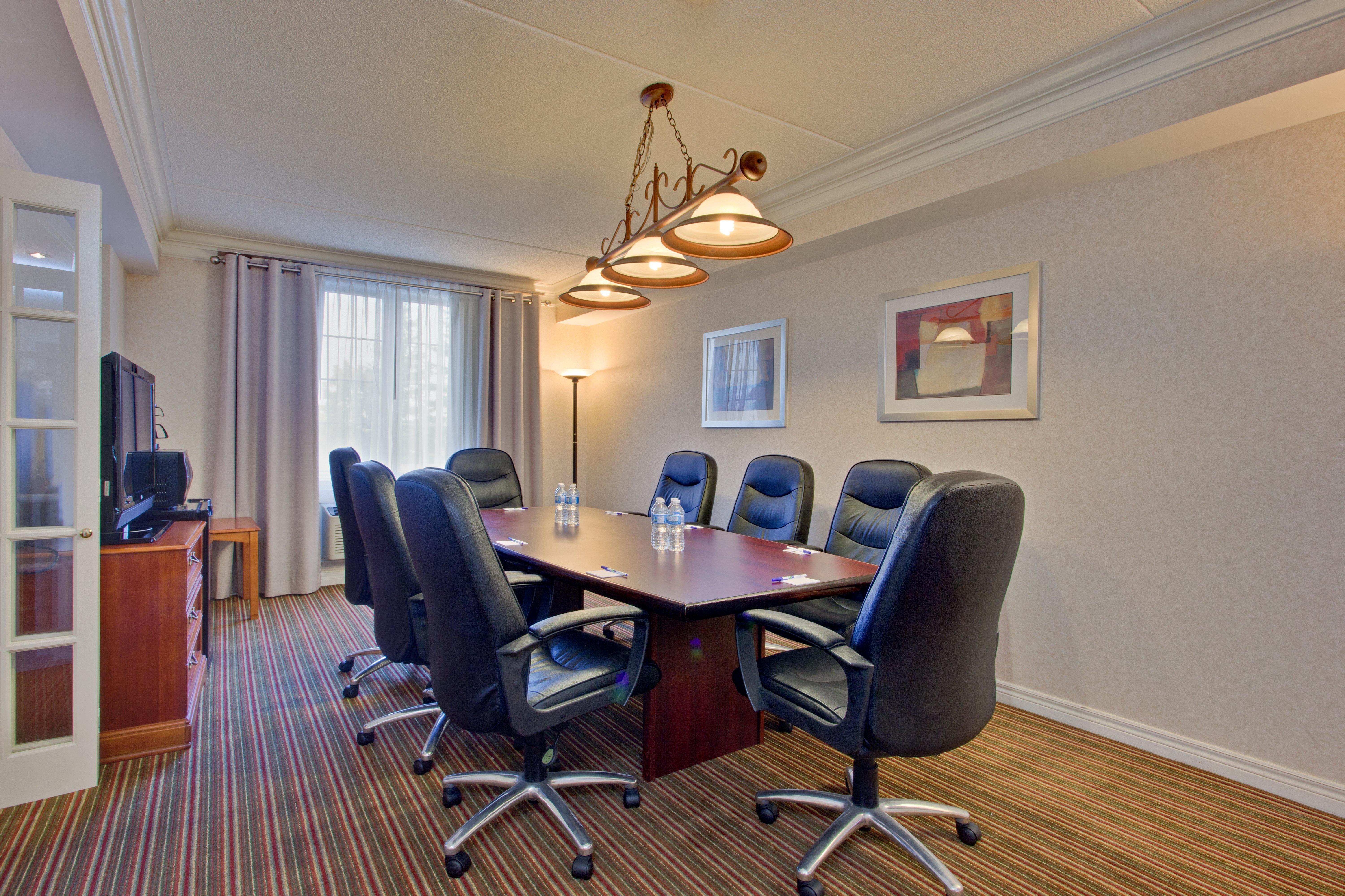 Holiday Inn Express Whitby Oshawa By Ihg מראה חיצוני תמונה