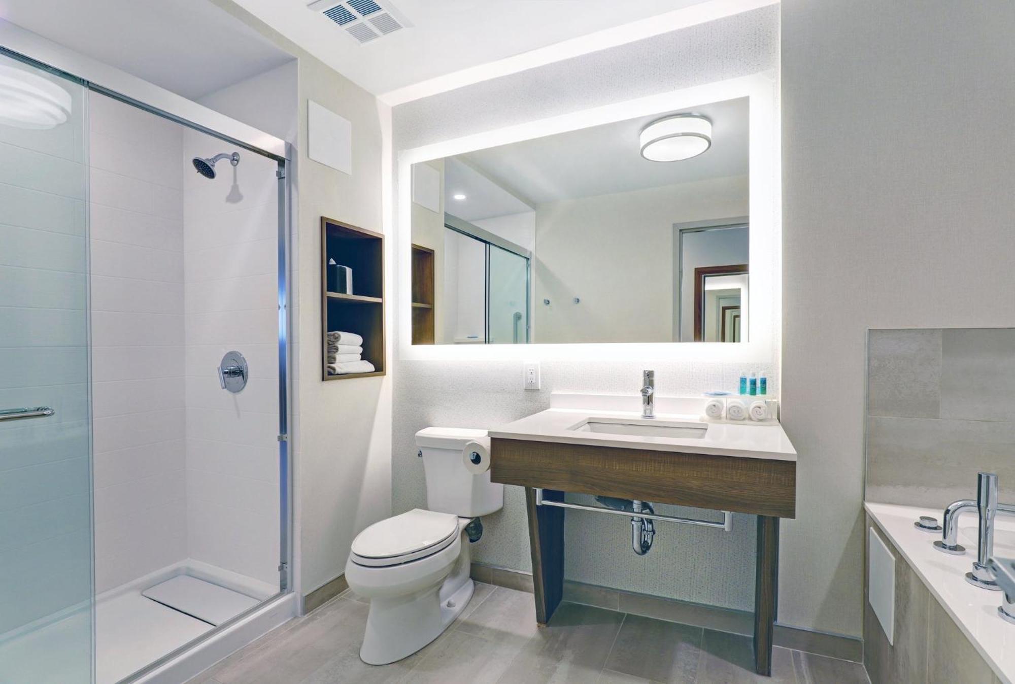 Holiday Inn Express Whitby Oshawa By Ihg מראה חיצוני תמונה