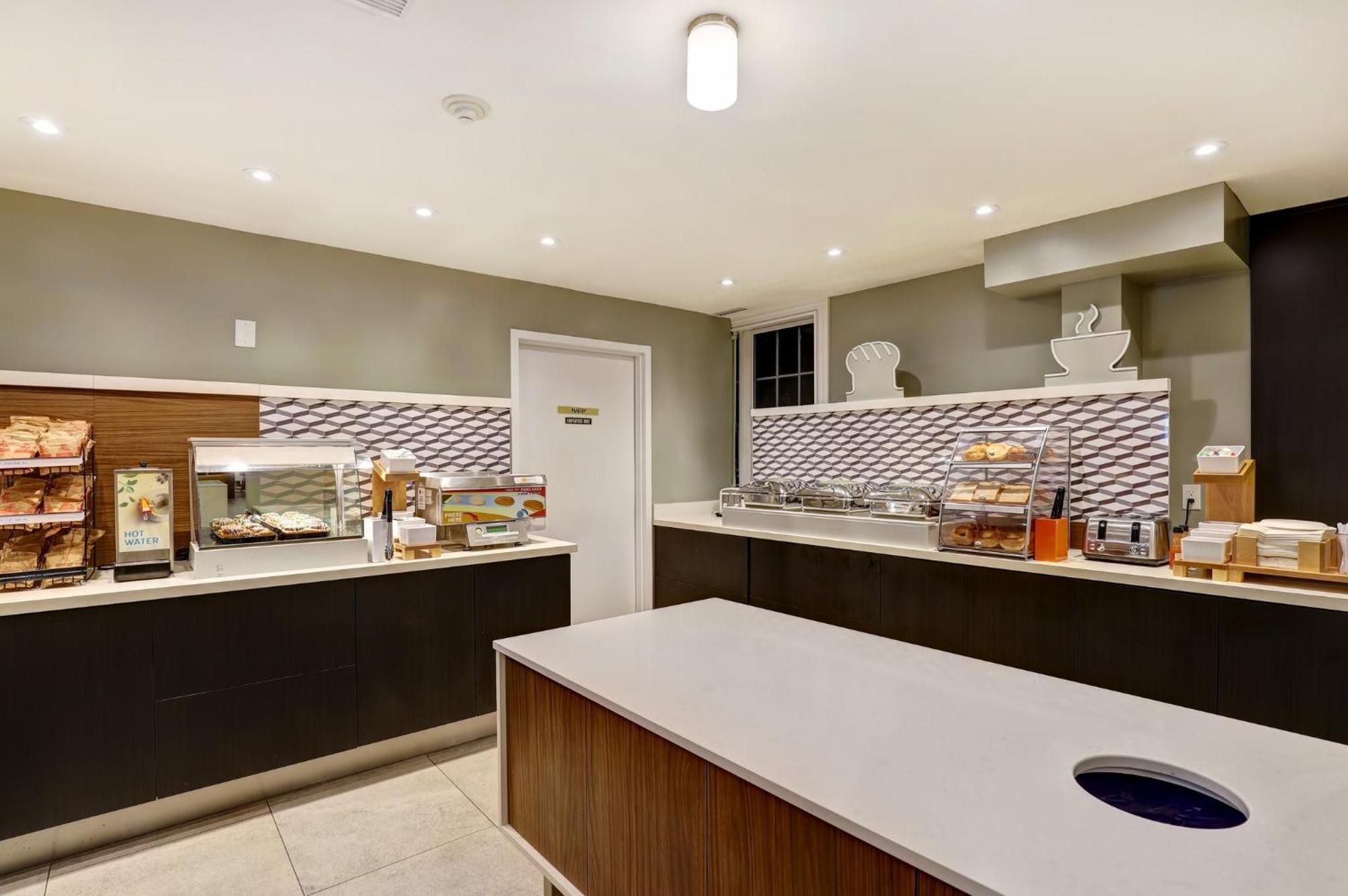 Holiday Inn Express Whitby Oshawa By Ihg מראה חיצוני תמונה