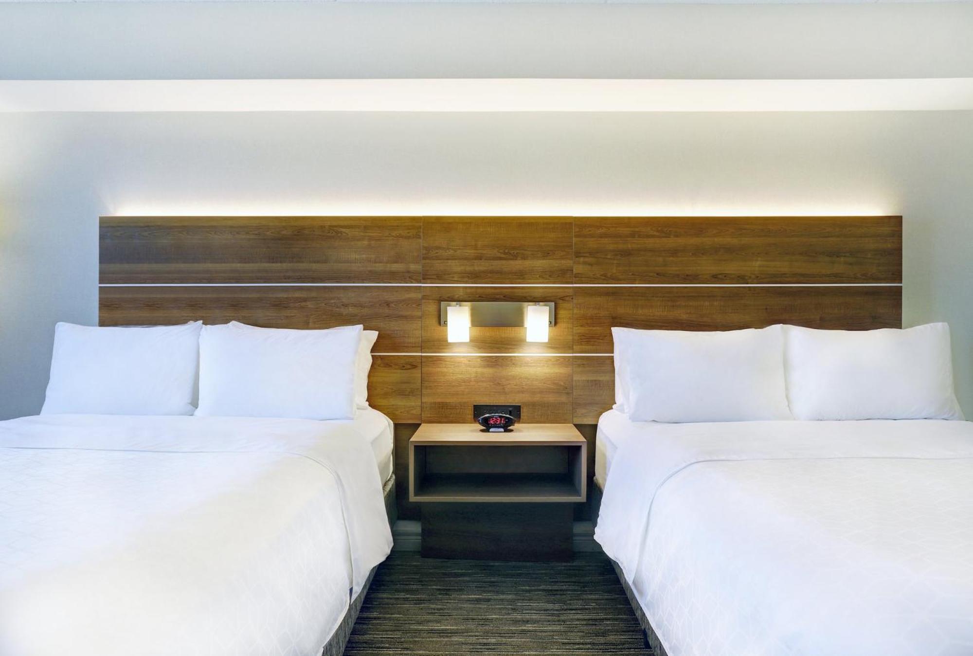 Holiday Inn Express Whitby Oshawa By Ihg מראה חיצוני תמונה