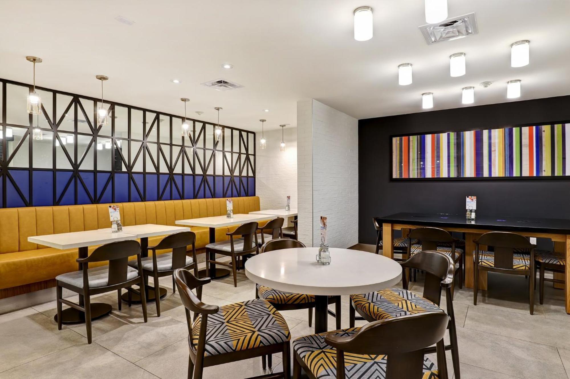 Holiday Inn Express Whitby Oshawa By Ihg מראה חיצוני תמונה