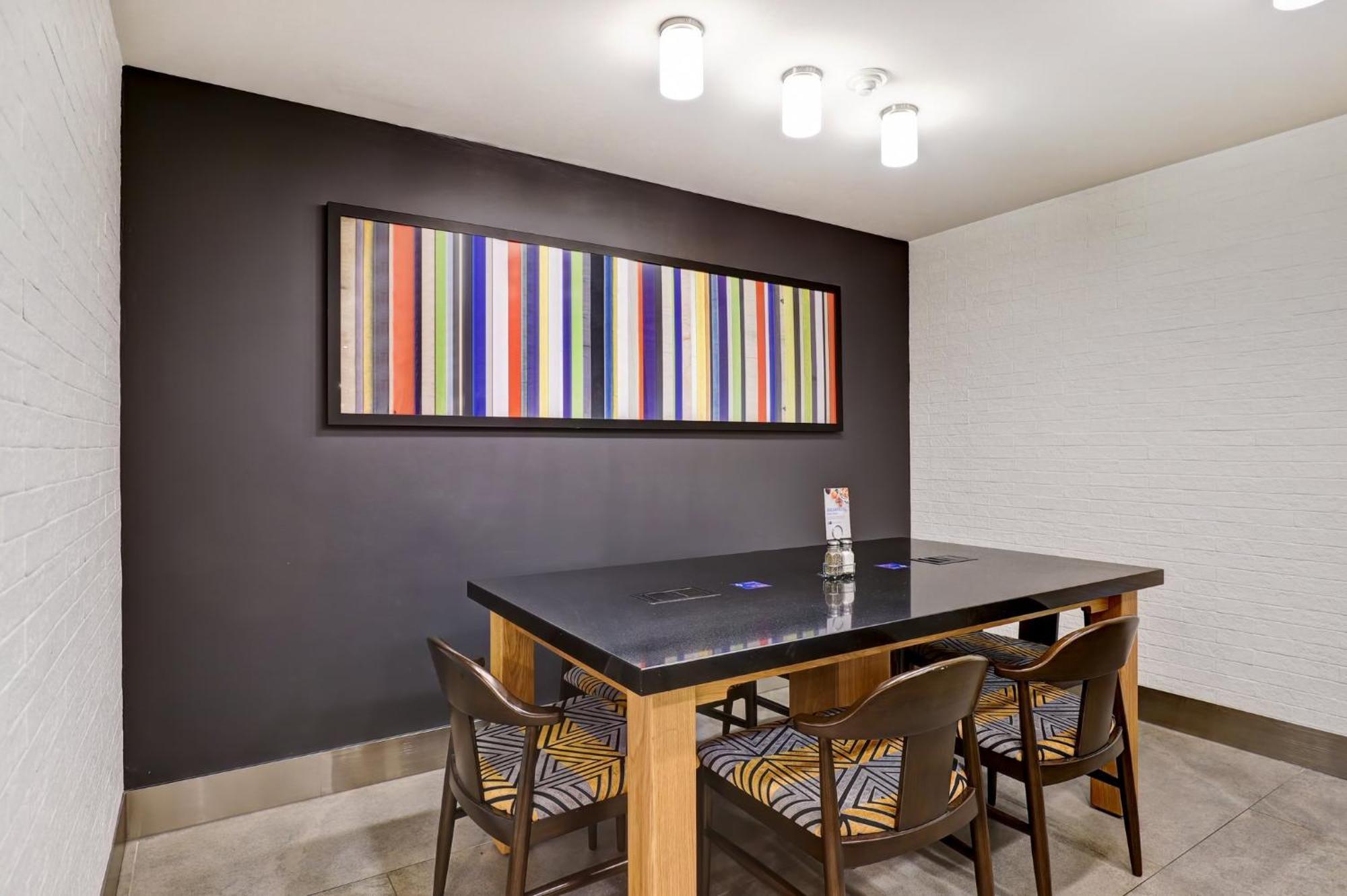 Holiday Inn Express Whitby Oshawa By Ihg מראה חיצוני תמונה
