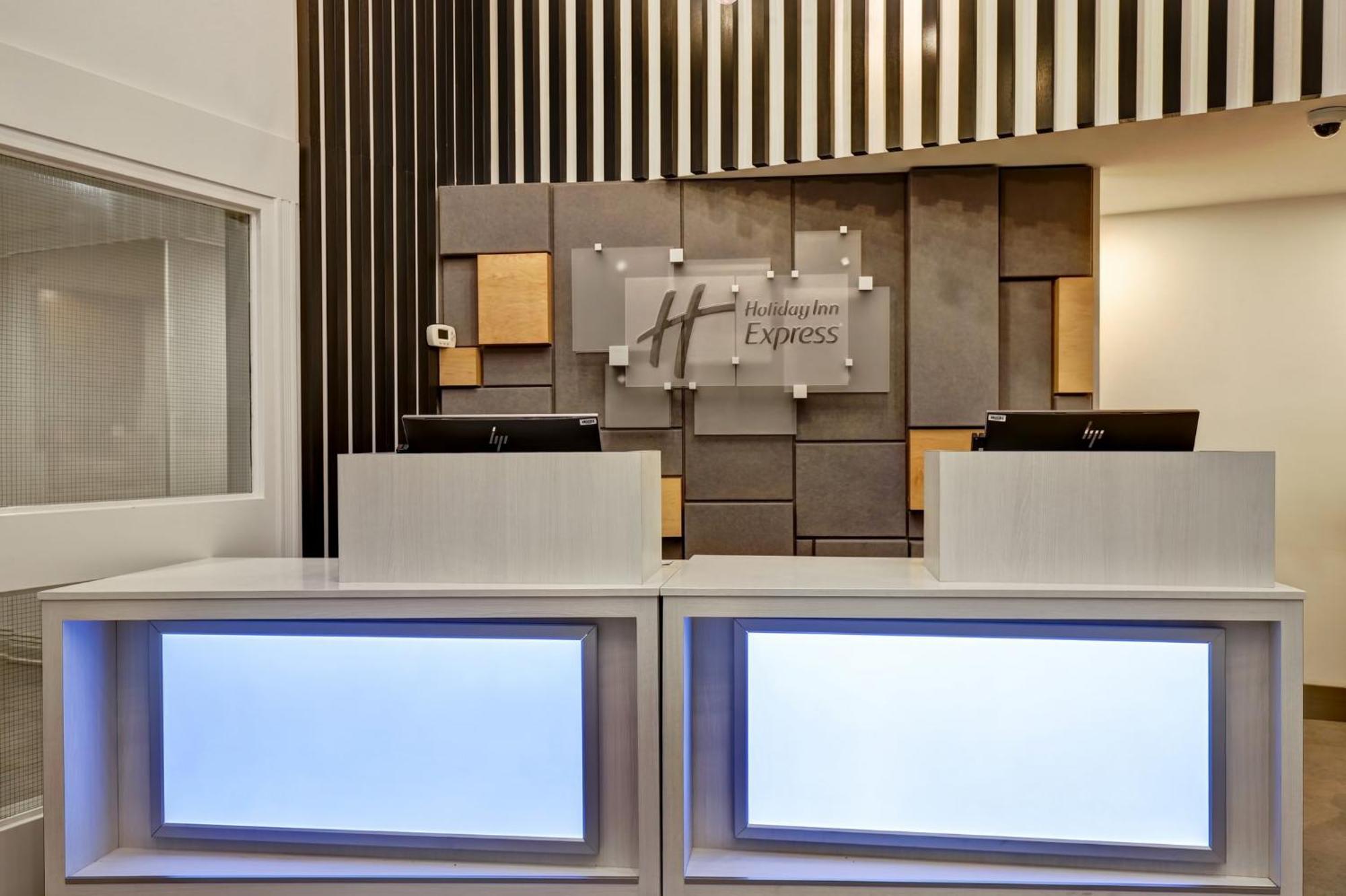 Holiday Inn Express Whitby Oshawa By Ihg מראה חיצוני תמונה