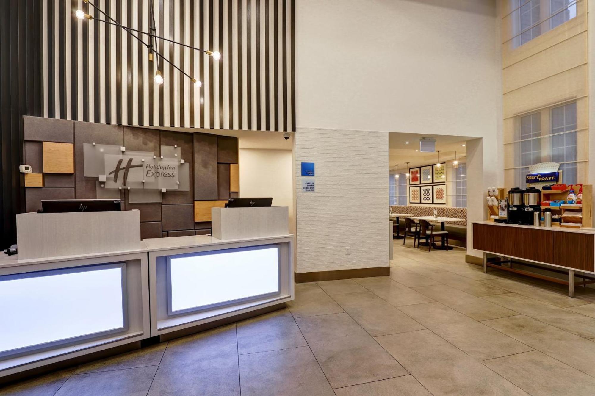 Holiday Inn Express Whitby Oshawa By Ihg מראה חיצוני תמונה
