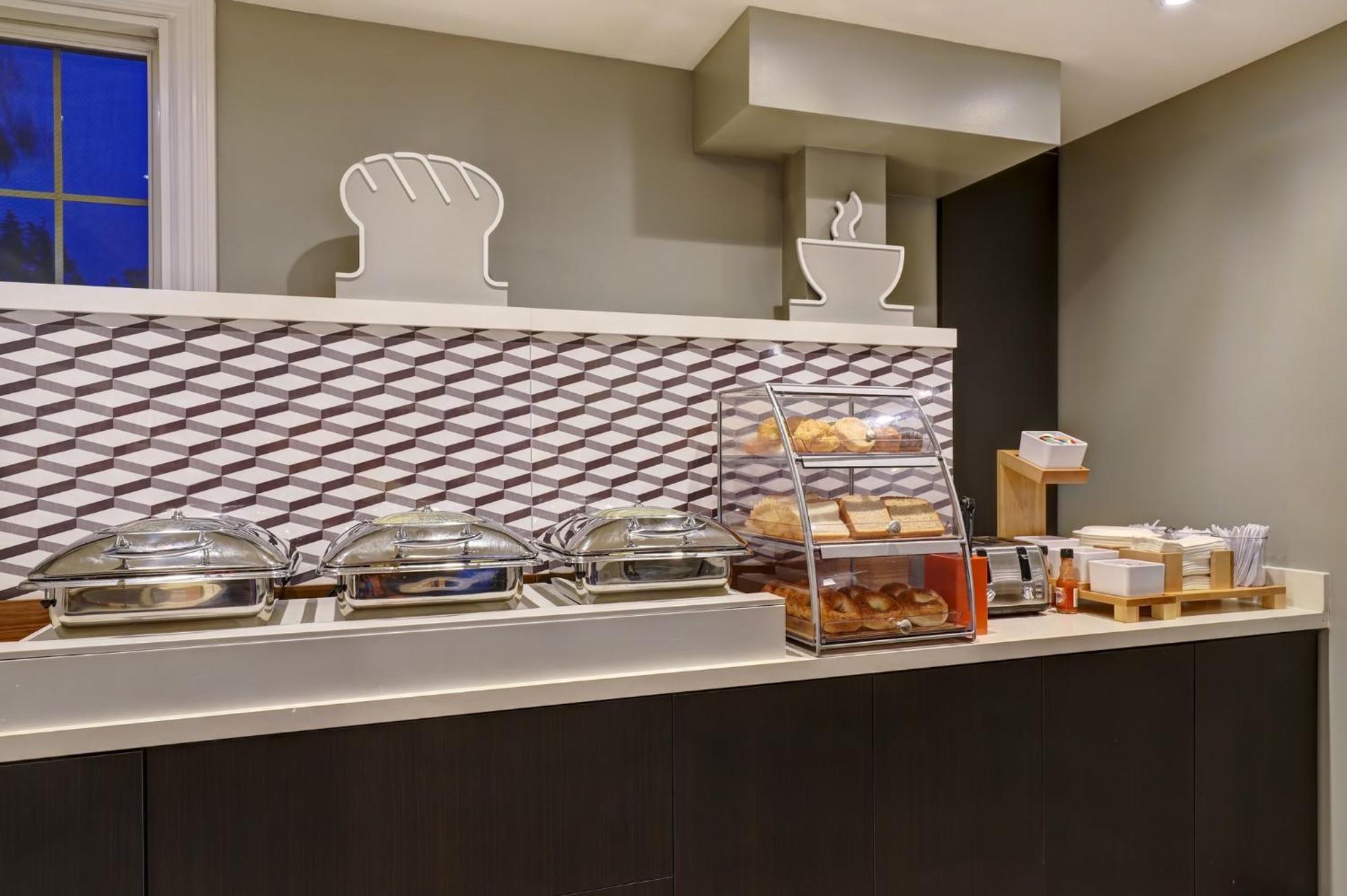 Holiday Inn Express Whitby Oshawa By Ihg מראה חיצוני תמונה