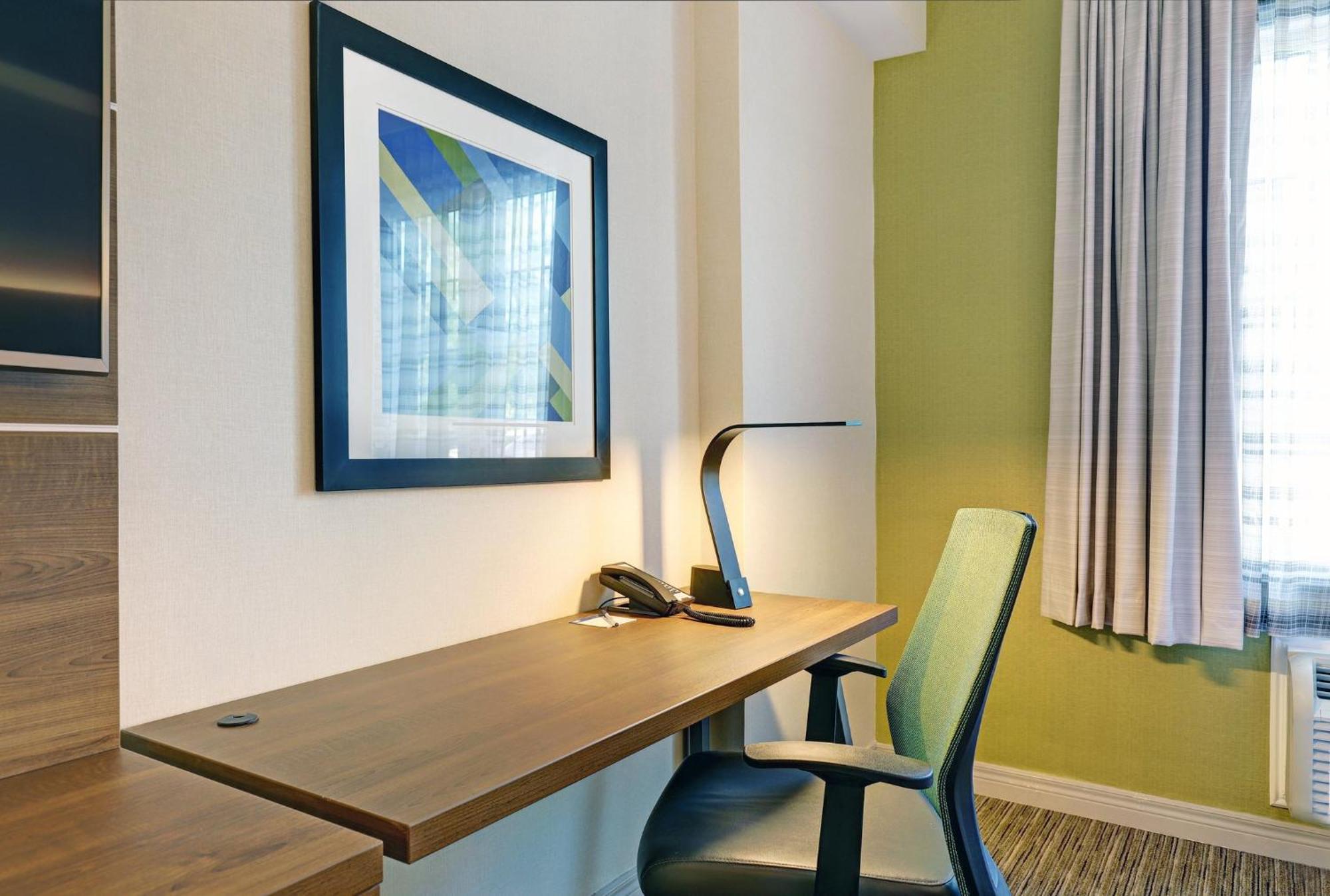 Holiday Inn Express Whitby Oshawa By Ihg מראה חיצוני תמונה