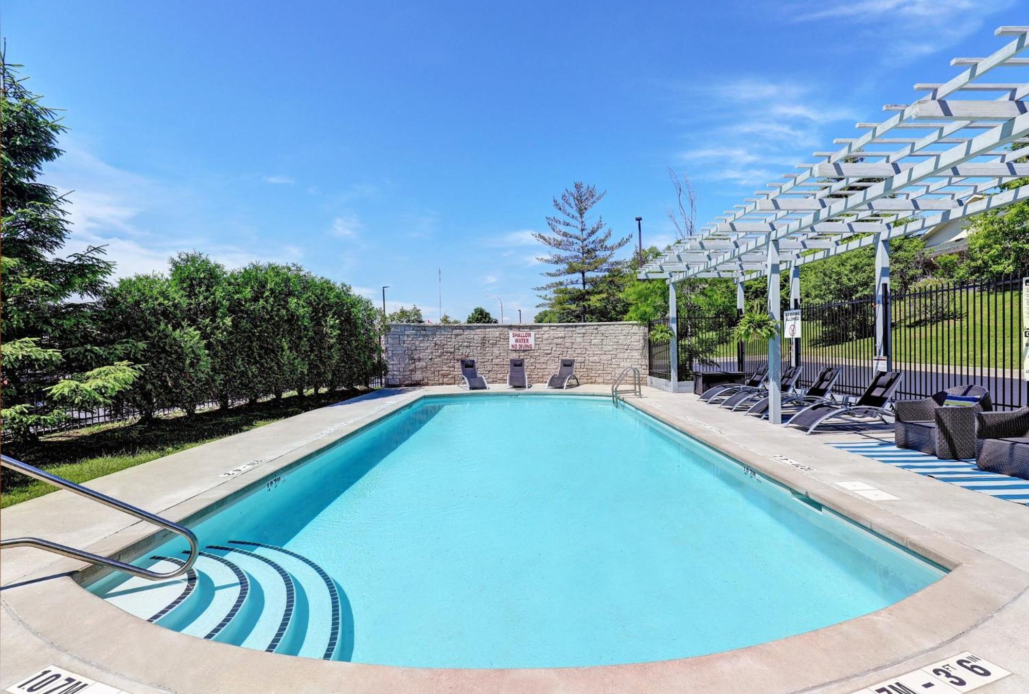 Holiday Inn Express Whitby Oshawa By Ihg מראה חיצוני תמונה