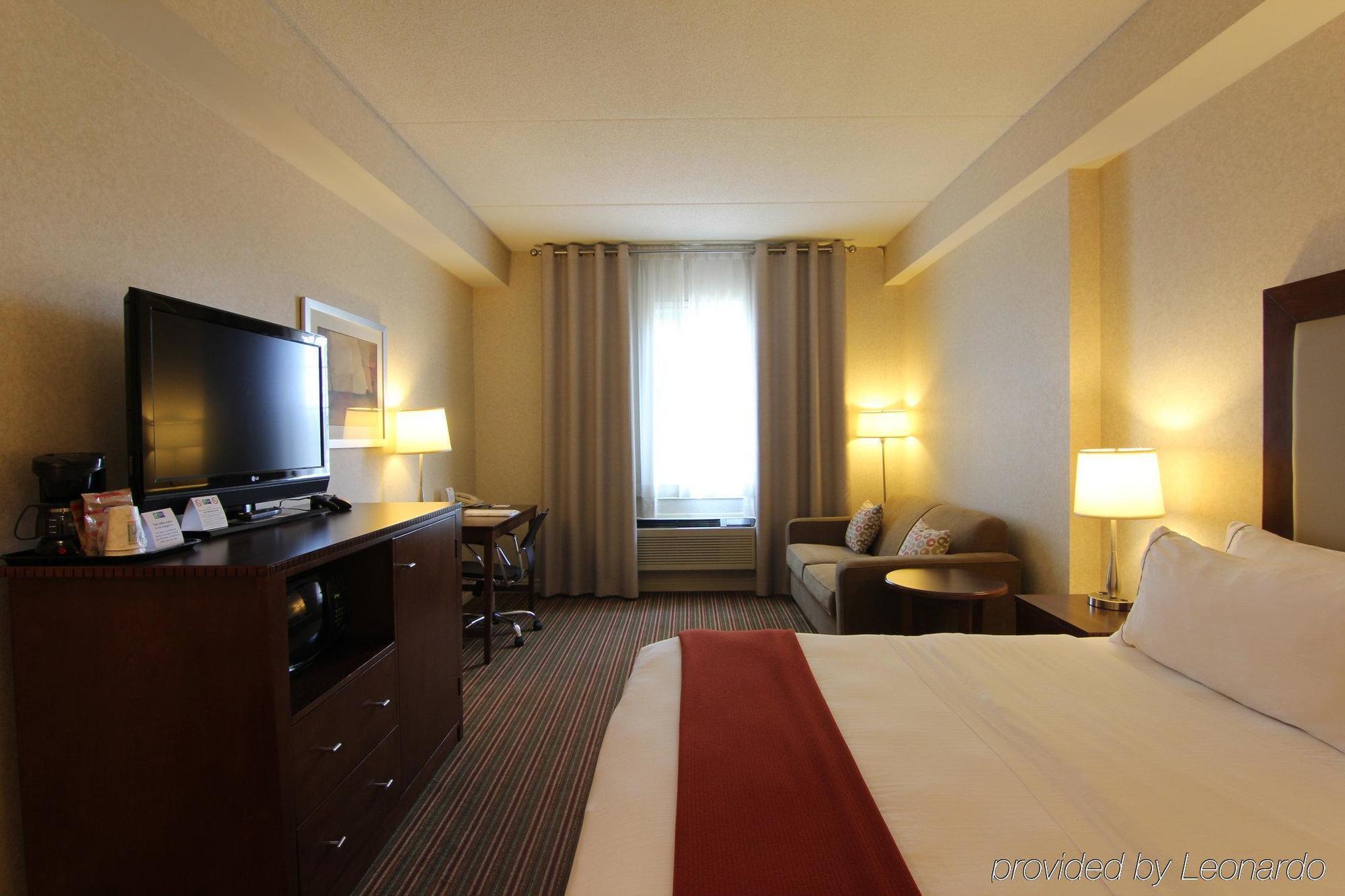 Holiday Inn Express Whitby Oshawa By Ihg מראה חיצוני תמונה