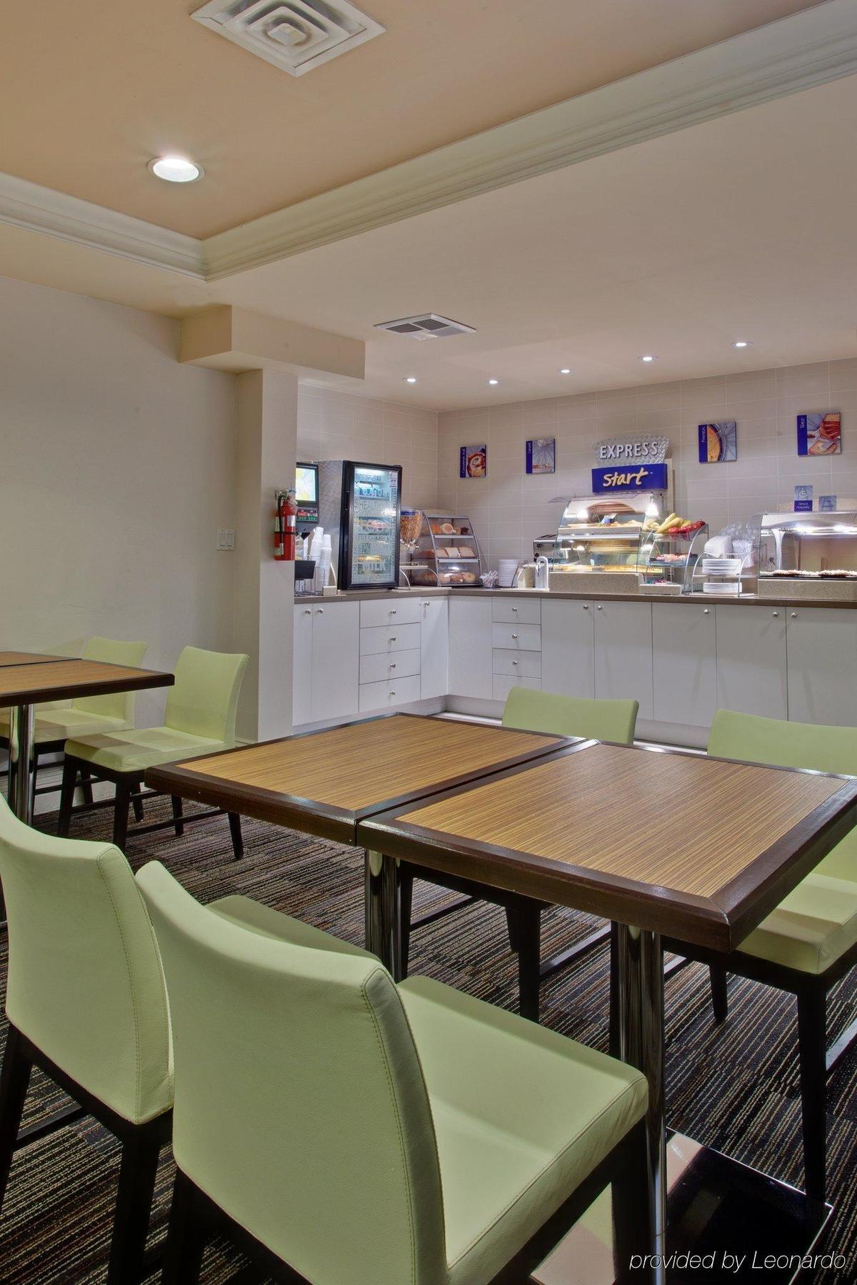 Holiday Inn Express Whitby Oshawa By Ihg מראה חיצוני תמונה