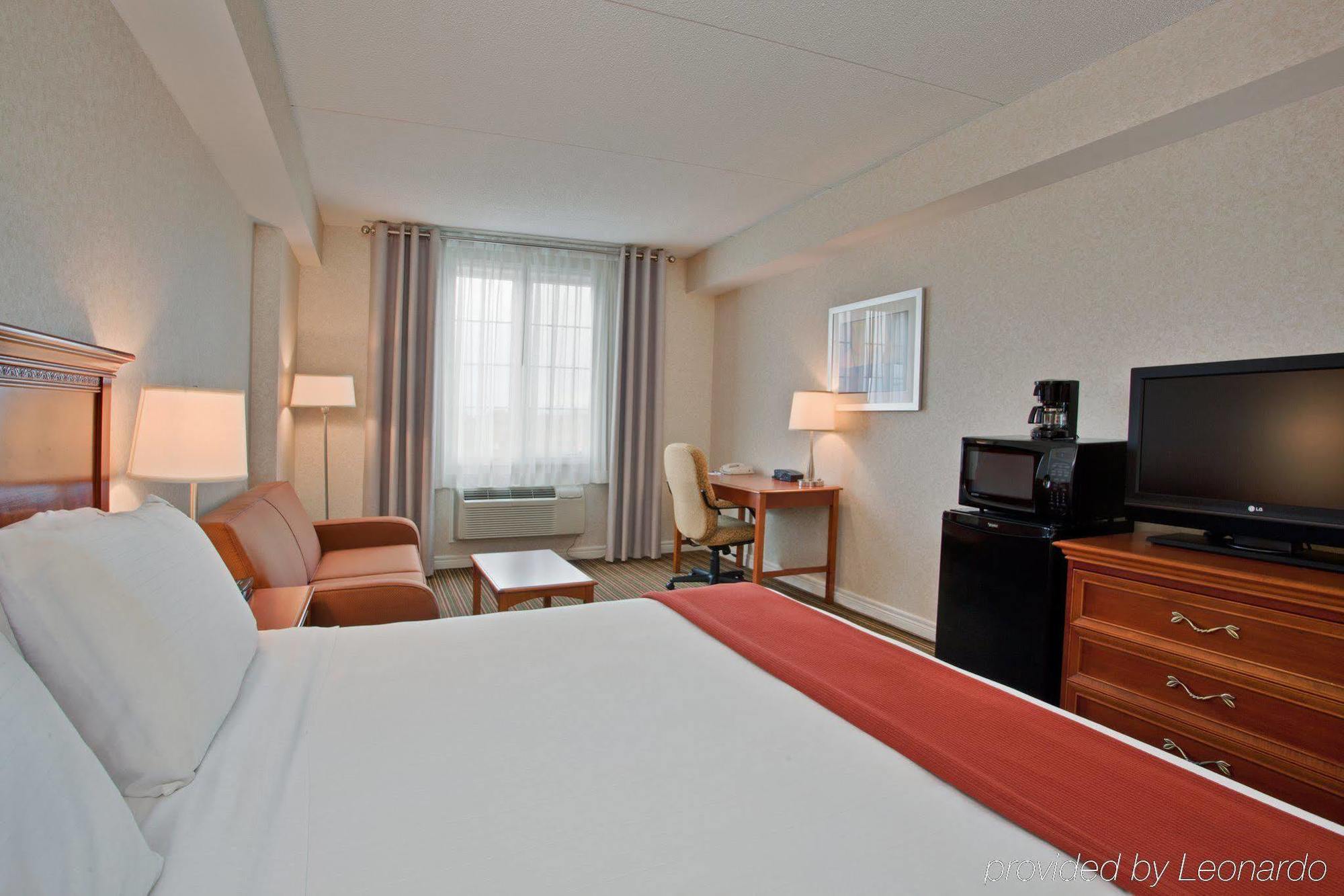 Holiday Inn Express Whitby Oshawa By Ihg חדר תמונה