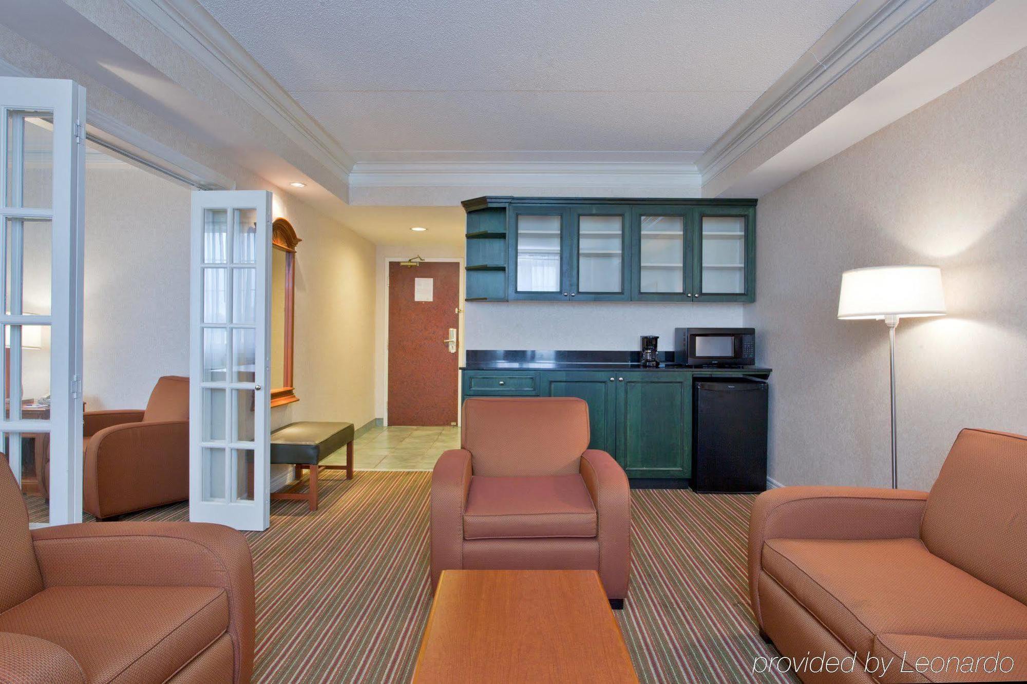 Holiday Inn Express Whitby Oshawa By Ihg חדר תמונה